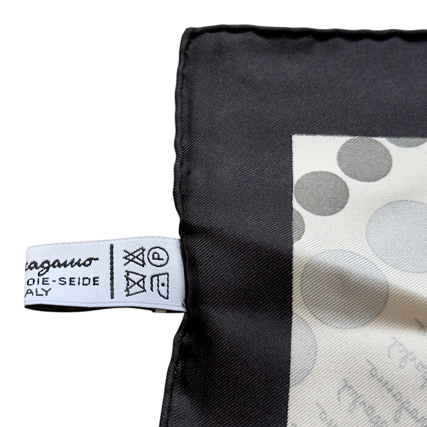 SALVATORE FERRAGAMO 絲質方巾