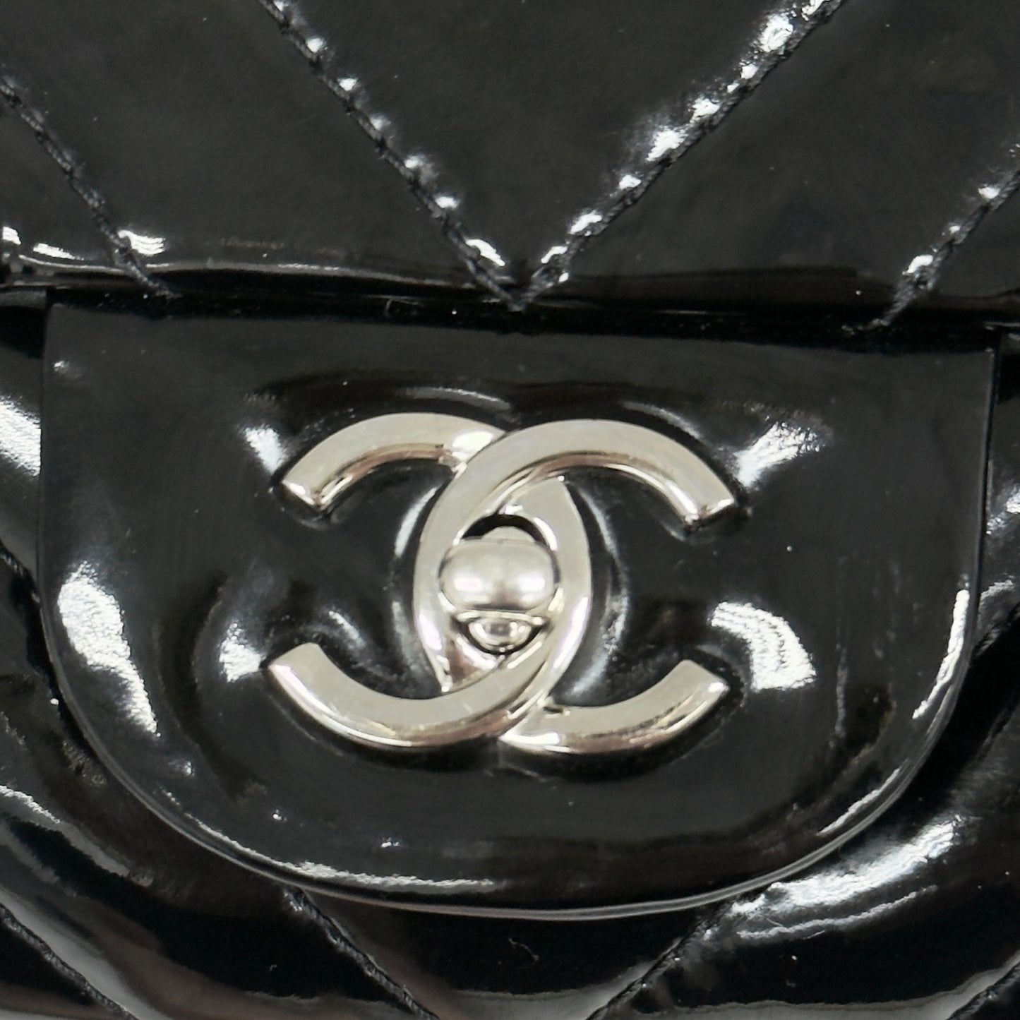 CHANEL Maxi 漆皮 特大號經典款 鏈條包