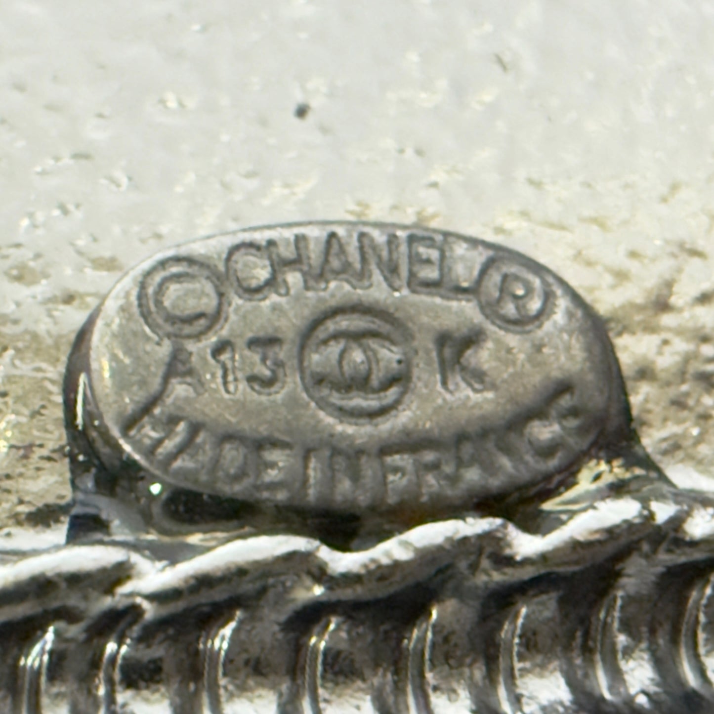 CHANEL CC 十字架 胸針