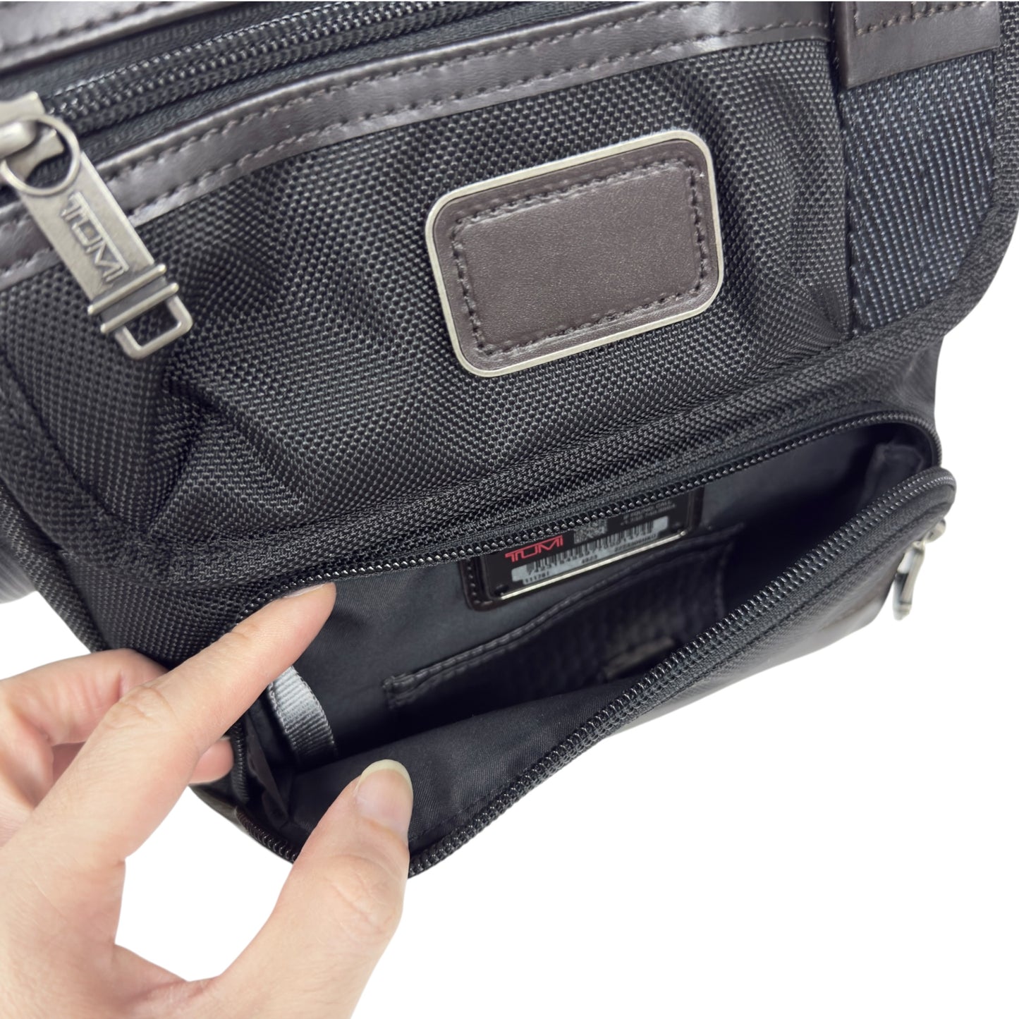 TUMI 斜揹袋