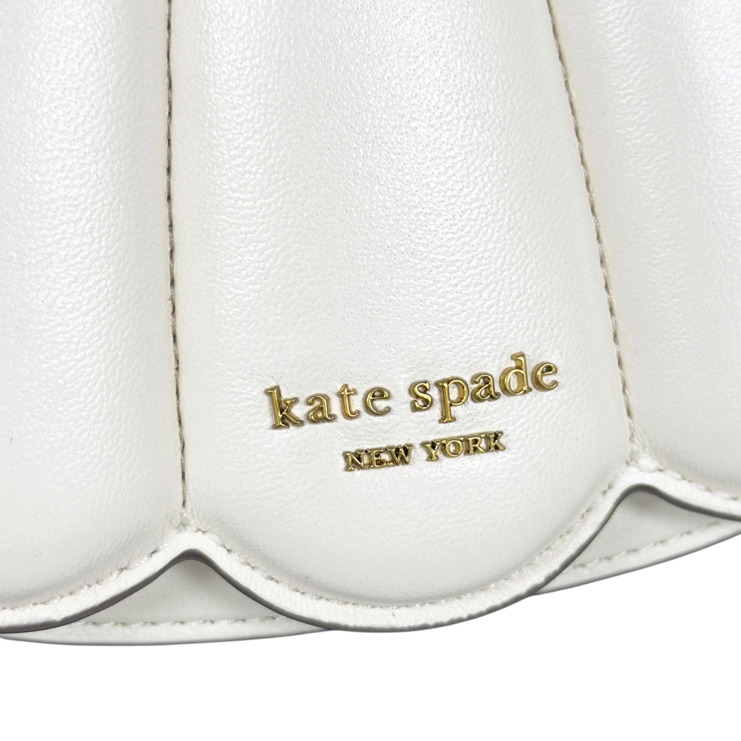 KATE SPADE 貝殼造型 珠光塗層 斜揹袋