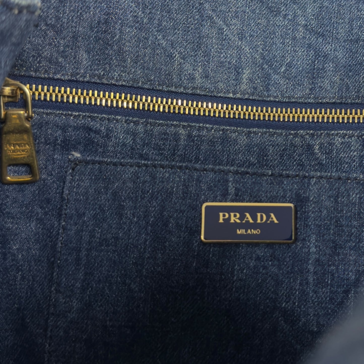 PRADA 三角標 牛仔 肩背包