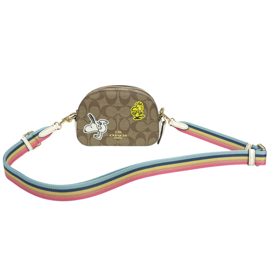 Coach 聯乘 Snoopy 斜揹袋