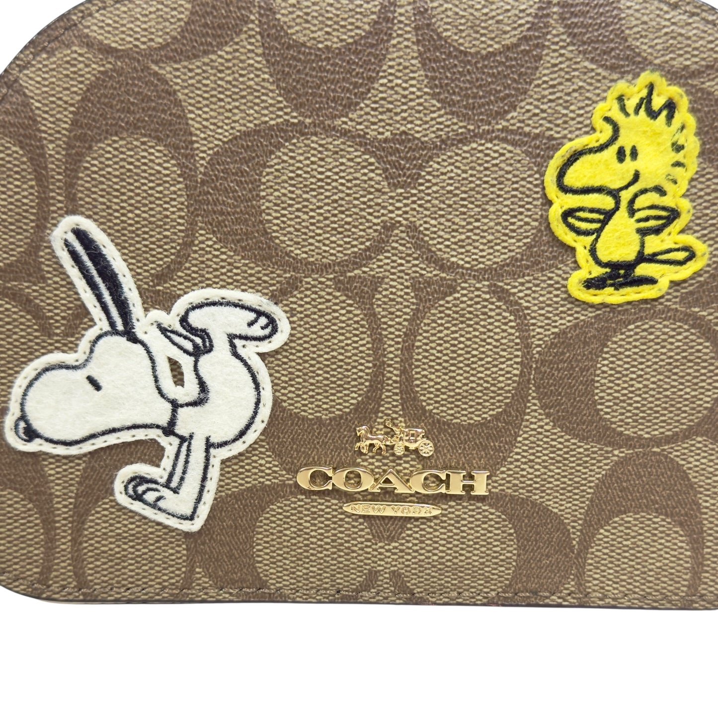 Coach 聯乘 Snoopy 斜揹袋