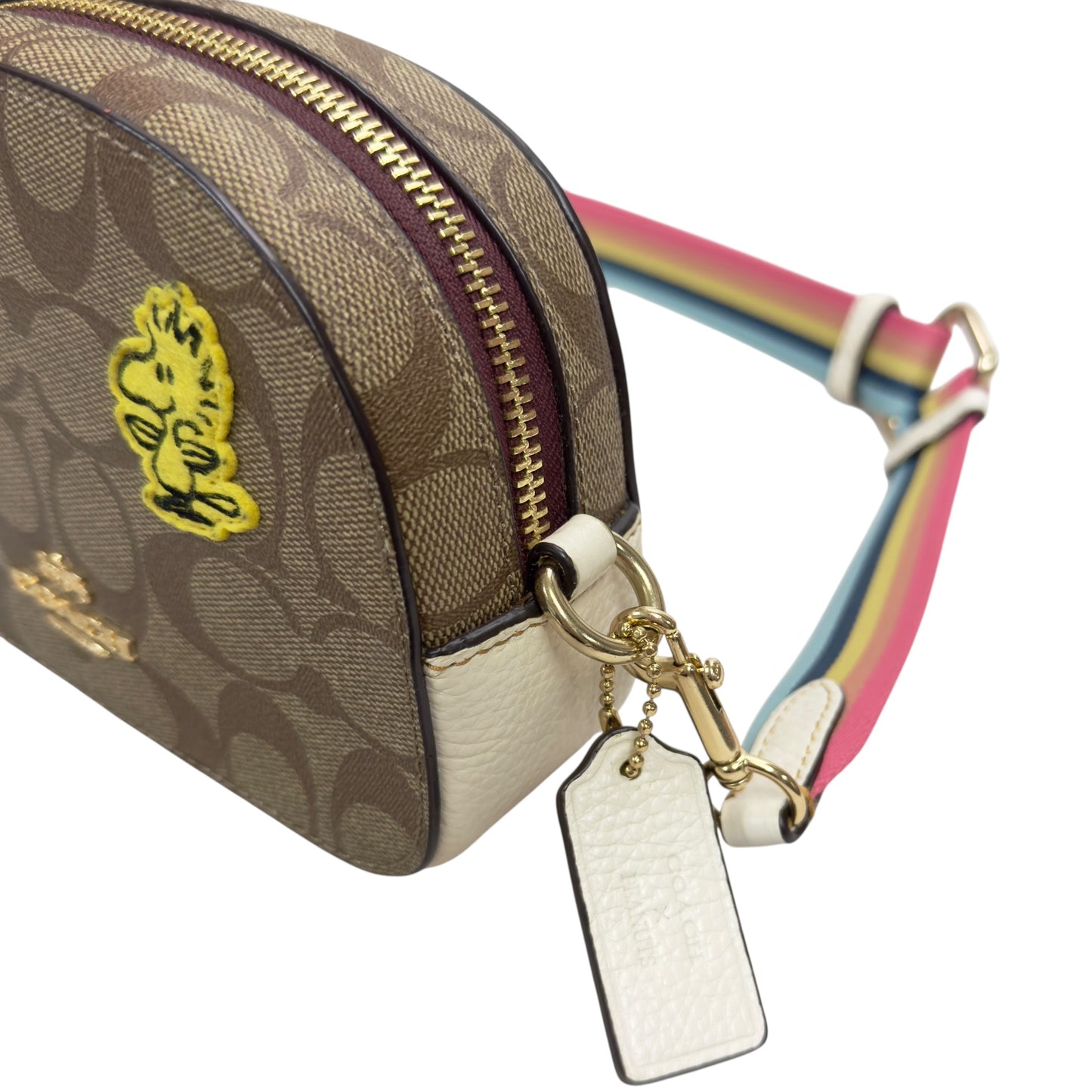 Coach 聯乘 Snoopy 斜揹袋