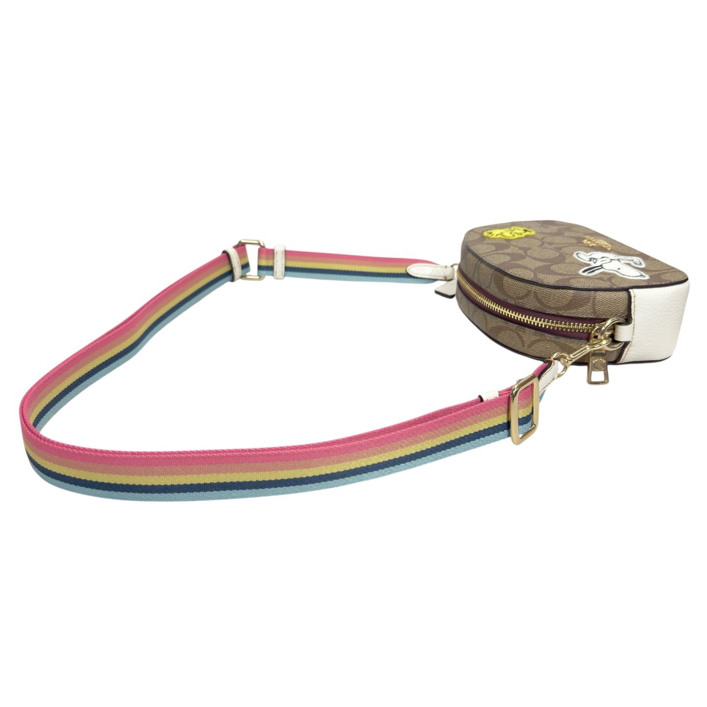 Coach 聯乘 Snoopy 斜揹袋