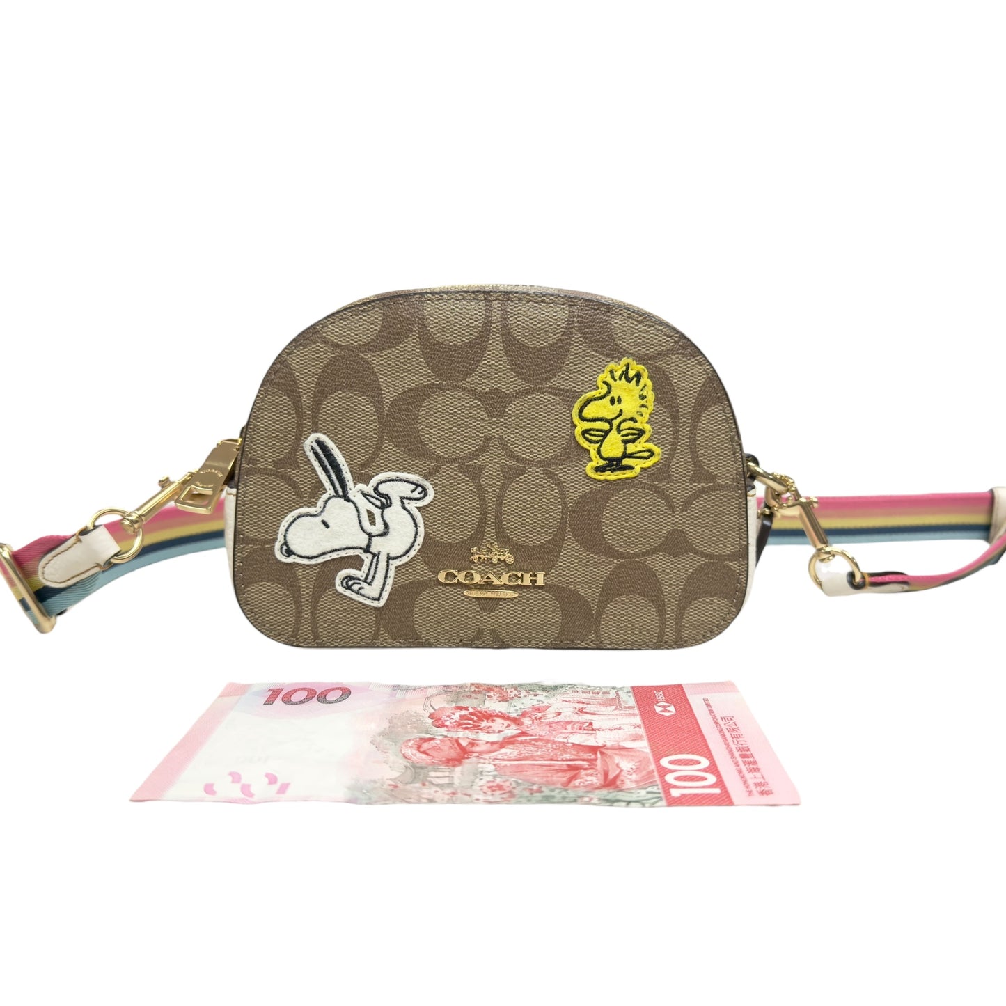 Coach 聯乘 Snoopy 斜揹袋