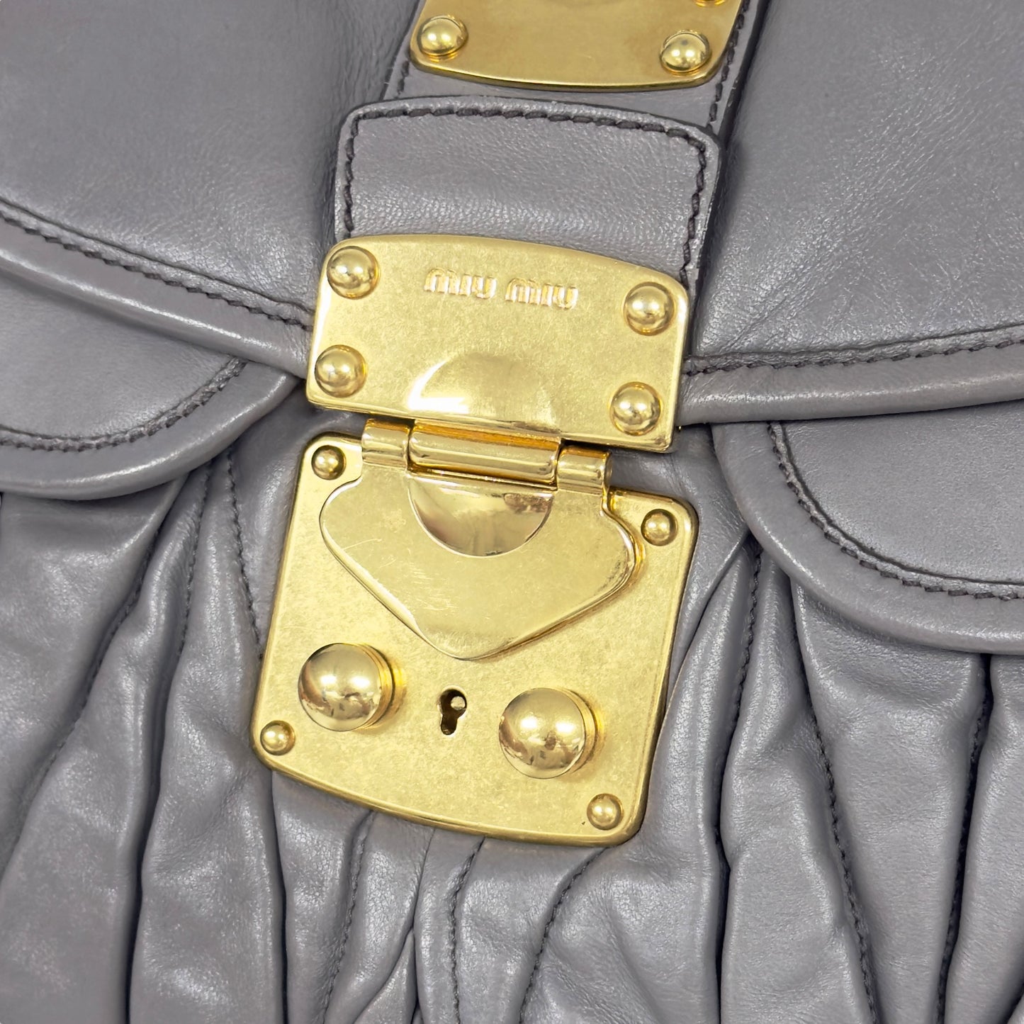 MIU MIU Coffer 皺摺 2用袋