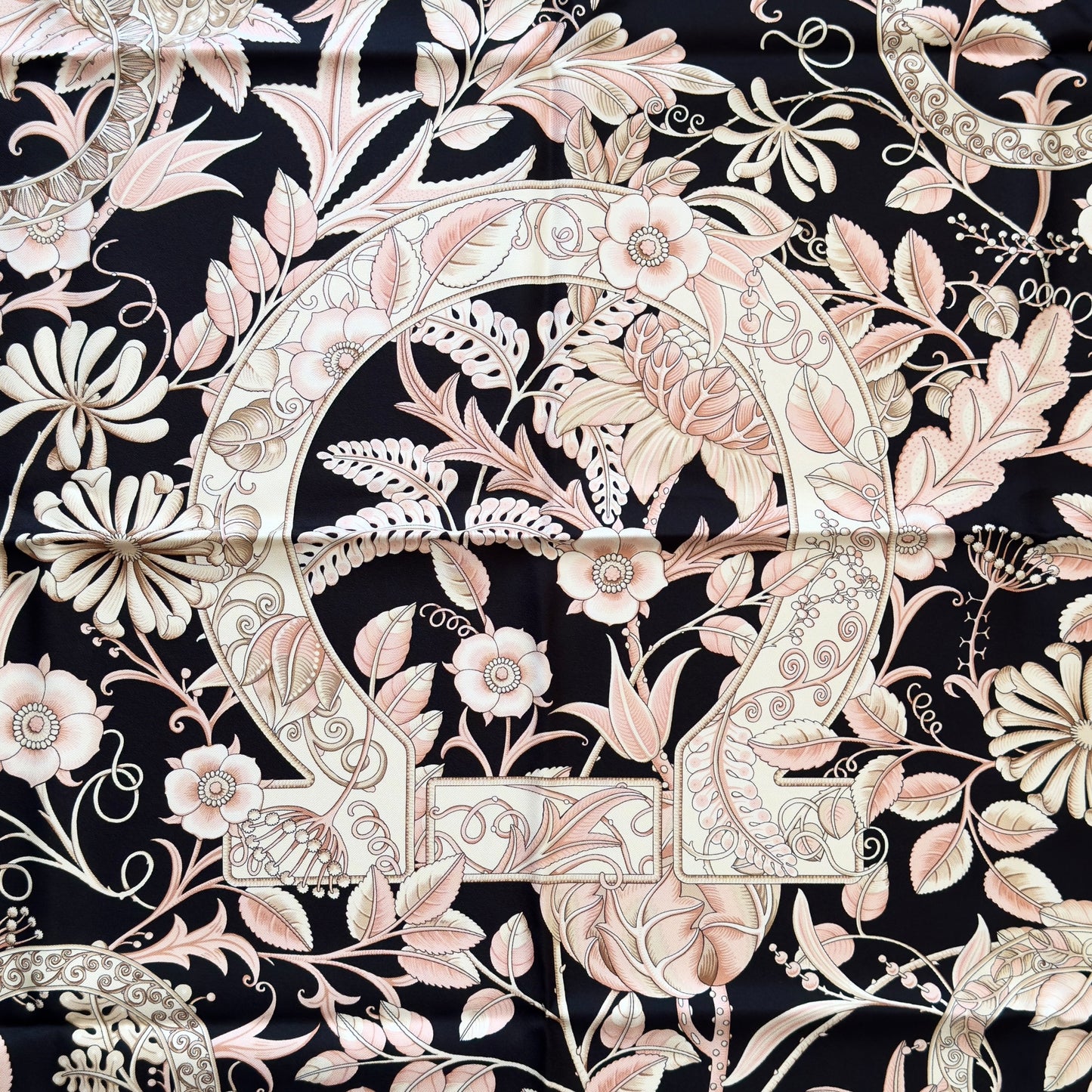 SALVATORE FERRAGAMO 絲巾