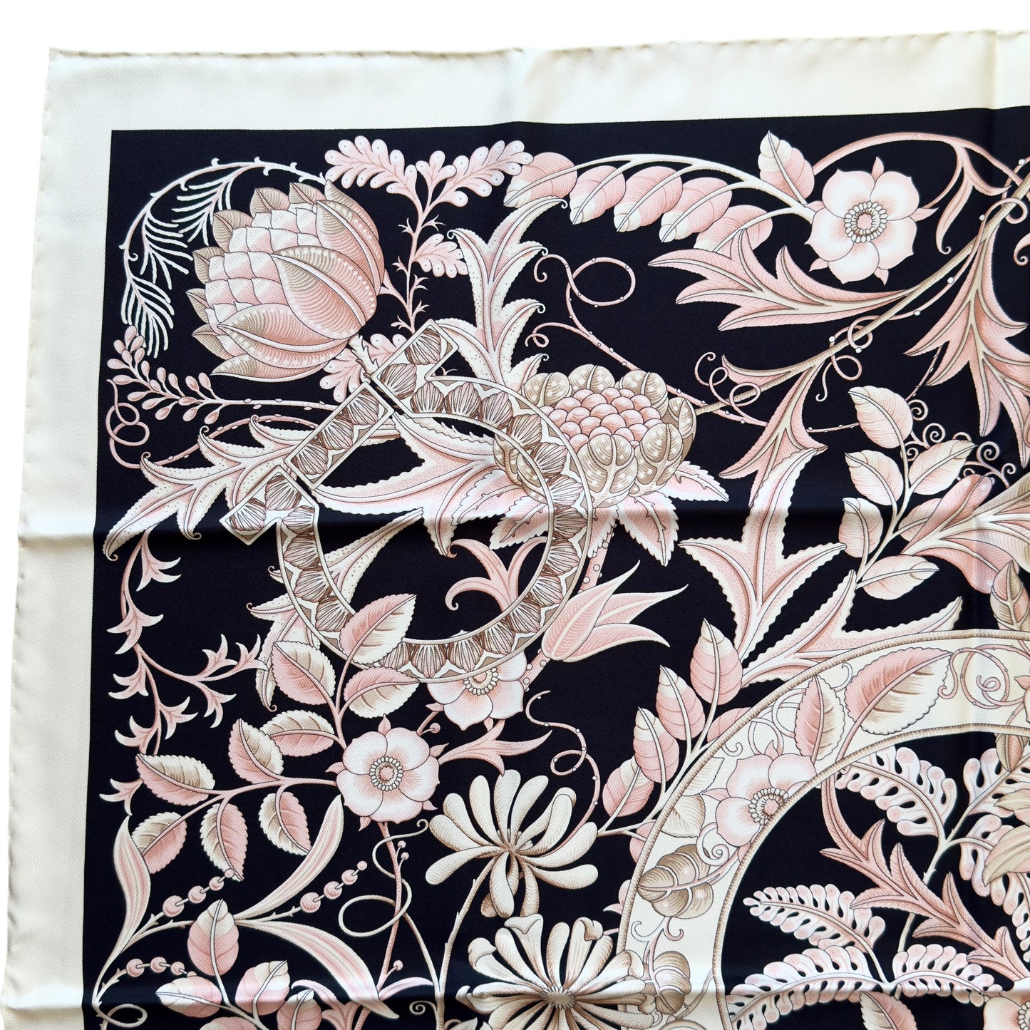 SALVATORE FERRAGAMO 絲巾