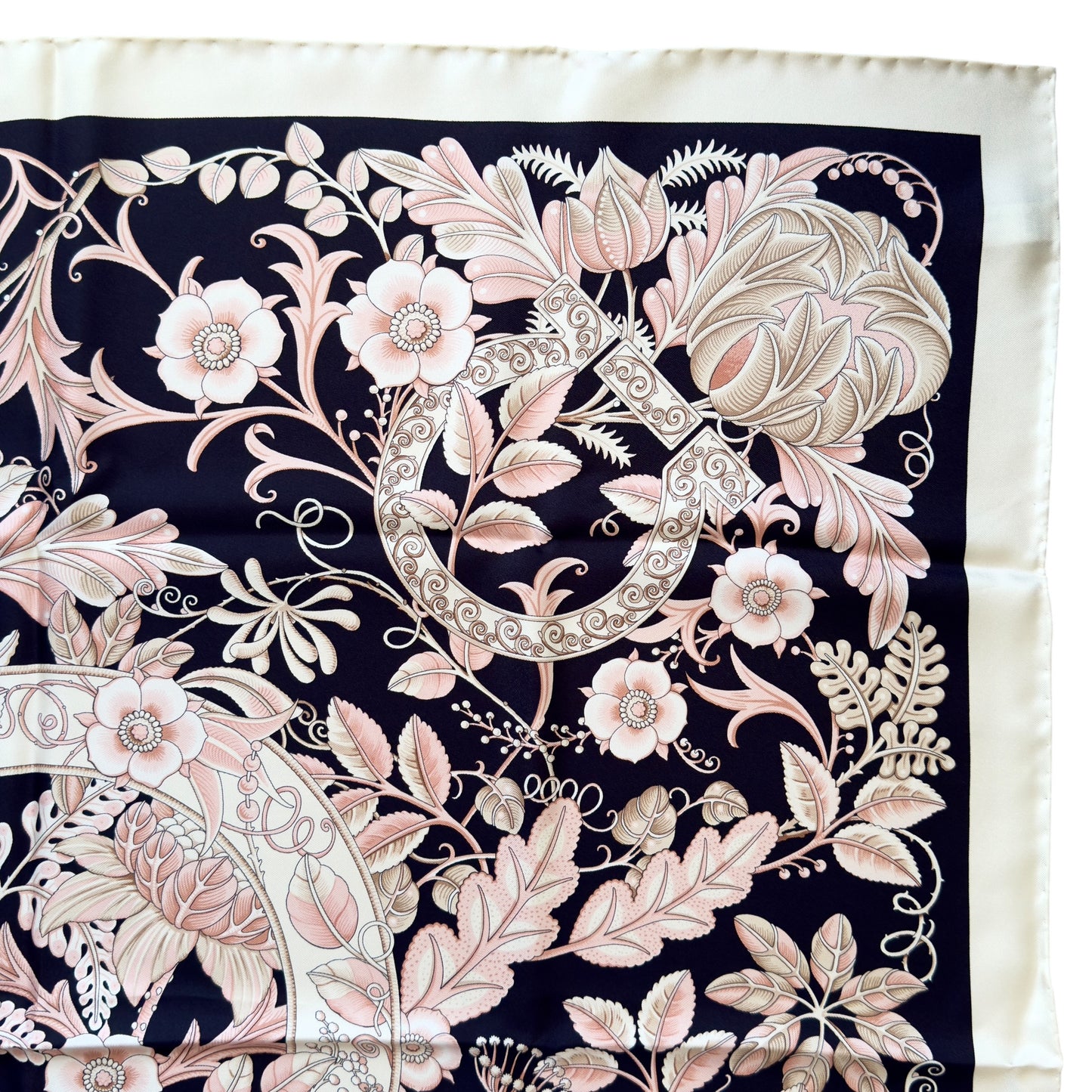 SALVATORE FERRAGAMO 絲巾