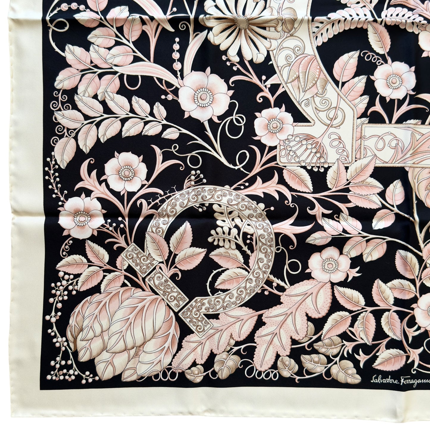 SALVATORE FERRAGAMO 絲巾