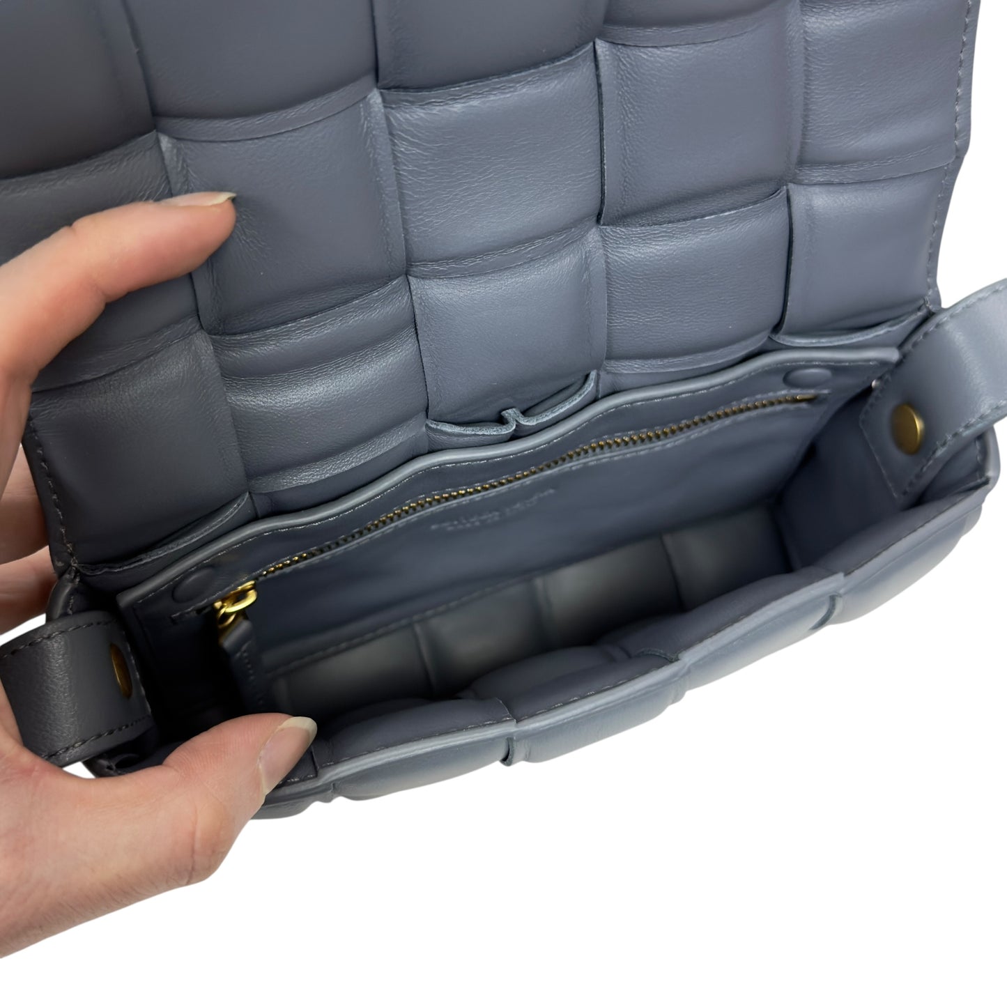 BOTTEGA VENETA Cassette Padded 斜揹袋