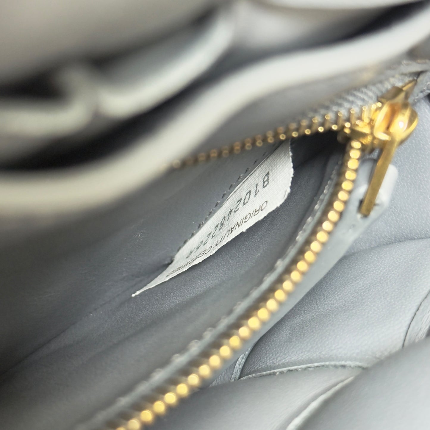 BOTTEGA VENETA Cassette Padded 斜揹袋