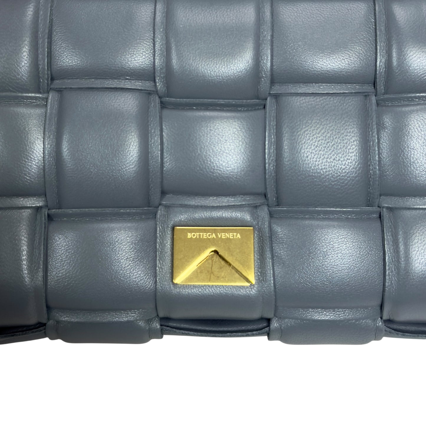 BOTTEGA VENETA Cassette Padded 斜揹袋