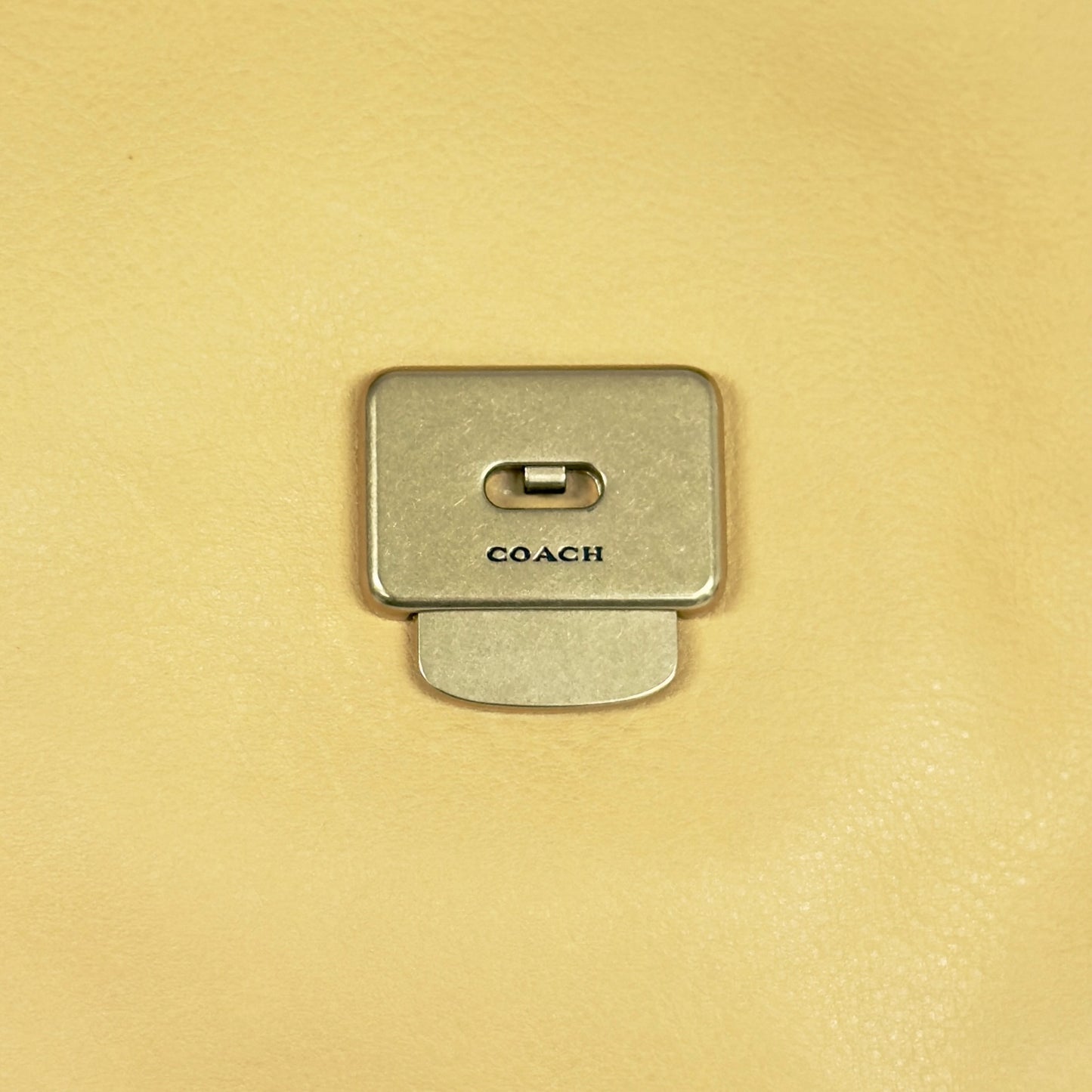 COACH Chelsea 30 肩背包