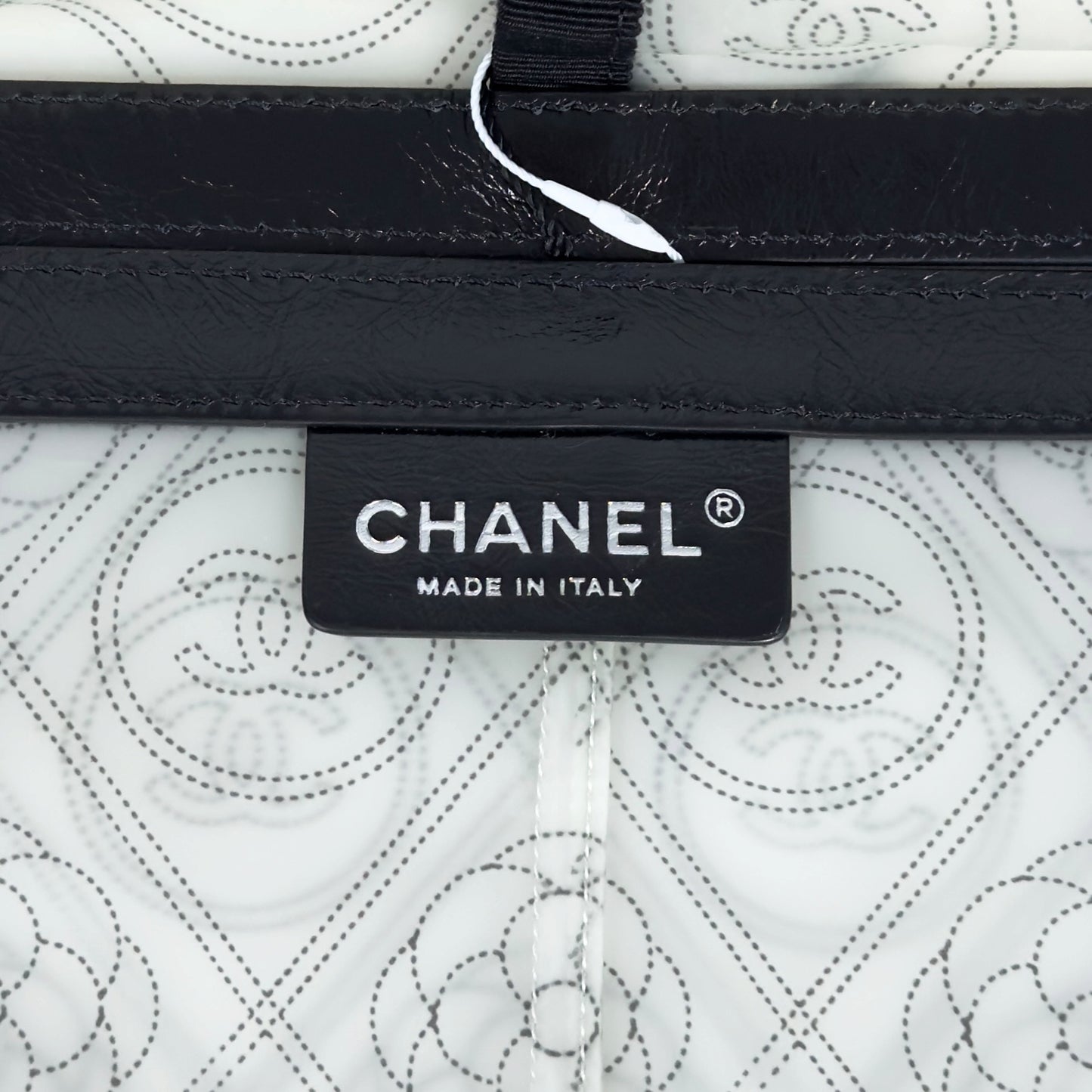 CHANEL *罕有秀款* CC 山茶花 雨衣 *附網上圖參考*