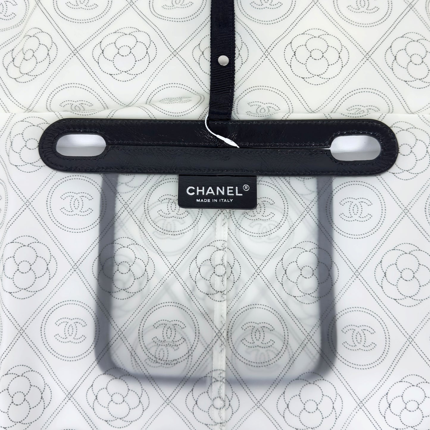 CHANEL *罕有秀款* CC 山茶花 雨衣 *附網上圖參考*