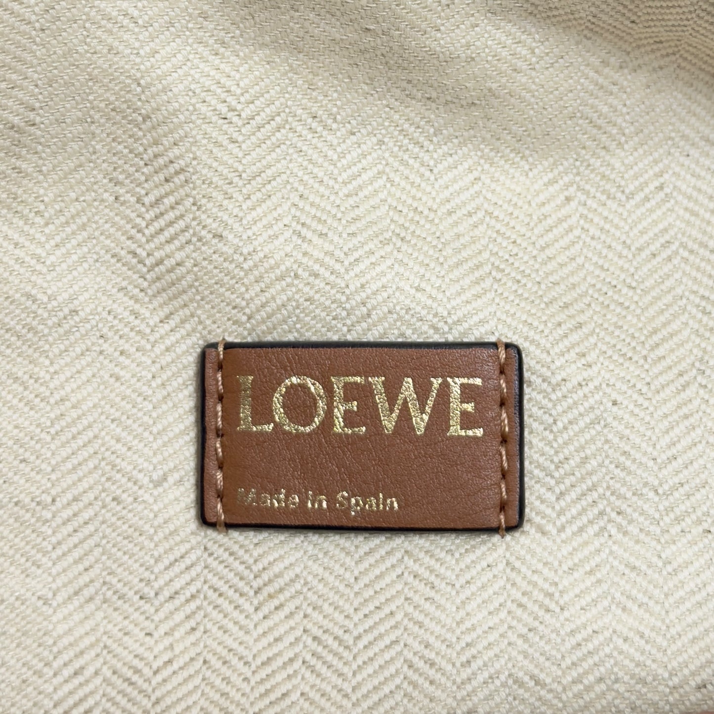 LOEWE Cubi 肩背包