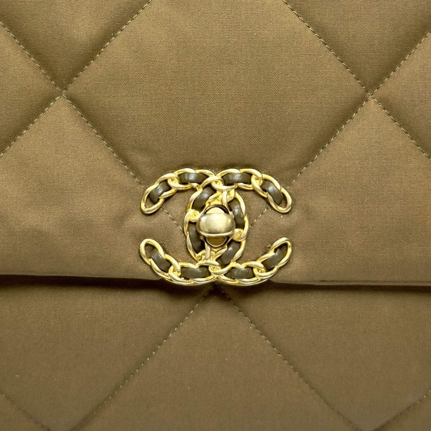 CHANEL 19 翻蓋鏈條包