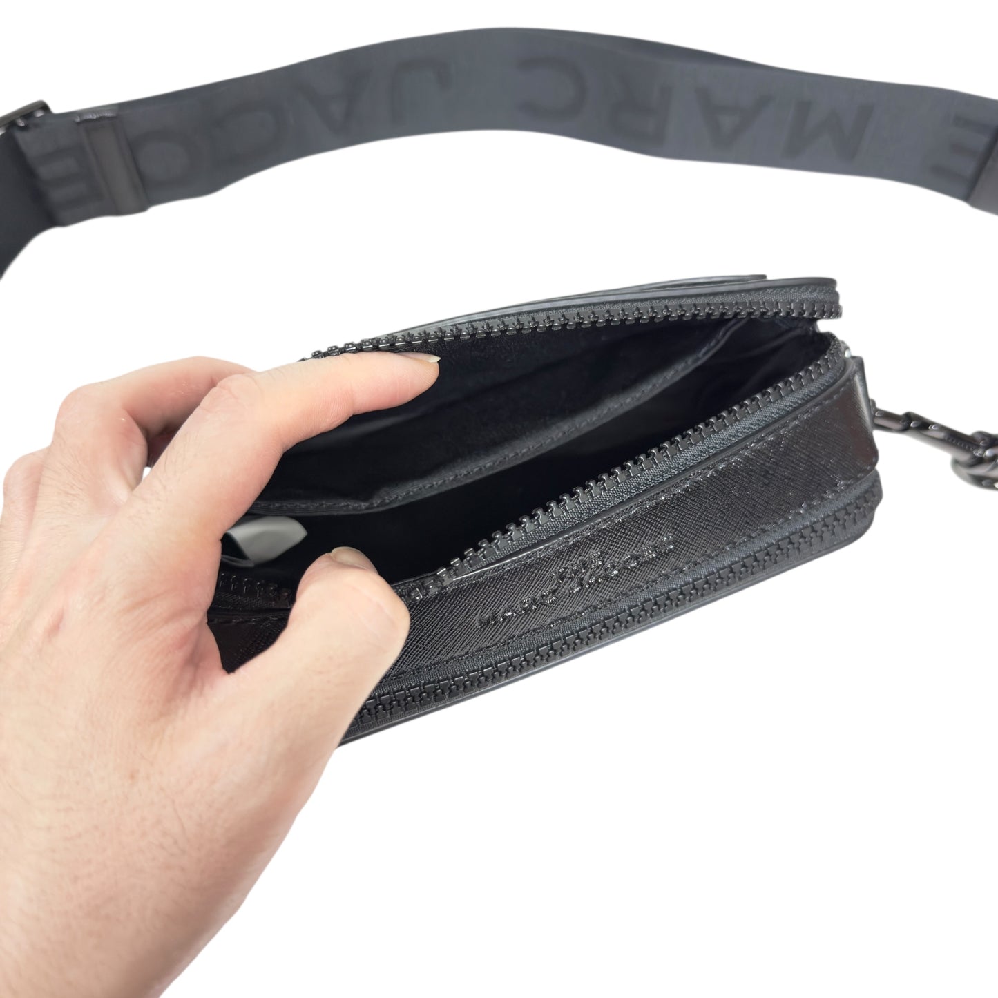 MARC JACOBS Softshot So Black 斜揹袋