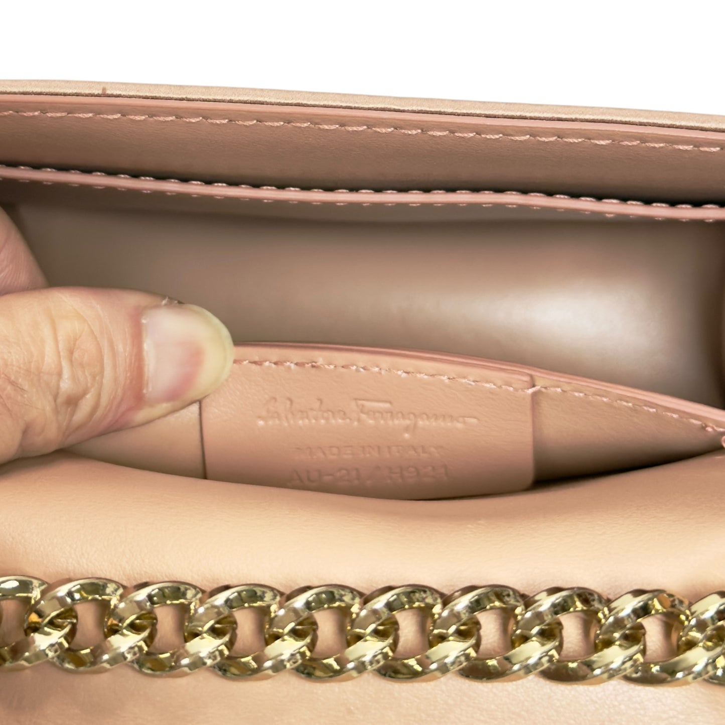 FERRAGAMO 滿鑽 鏈條 斜揹袋