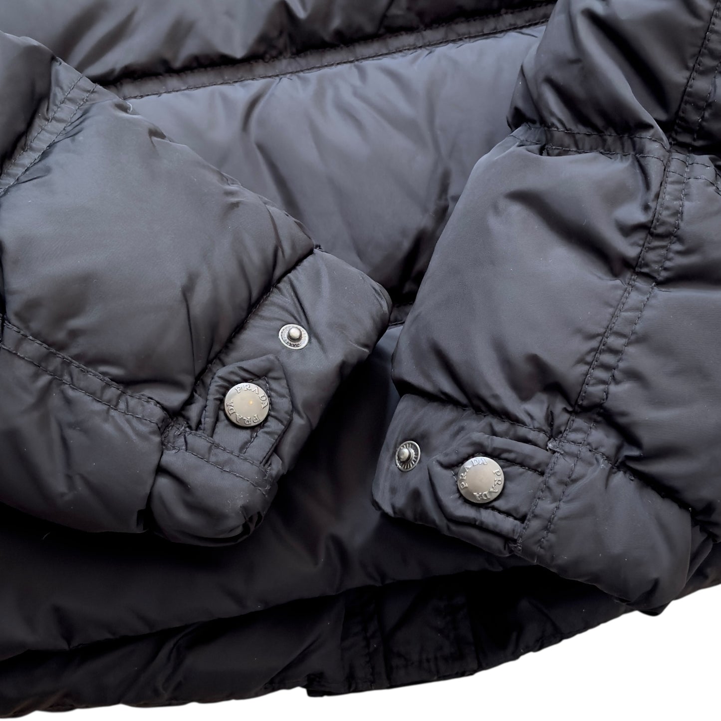 PRADA 三角標 羽絨外套