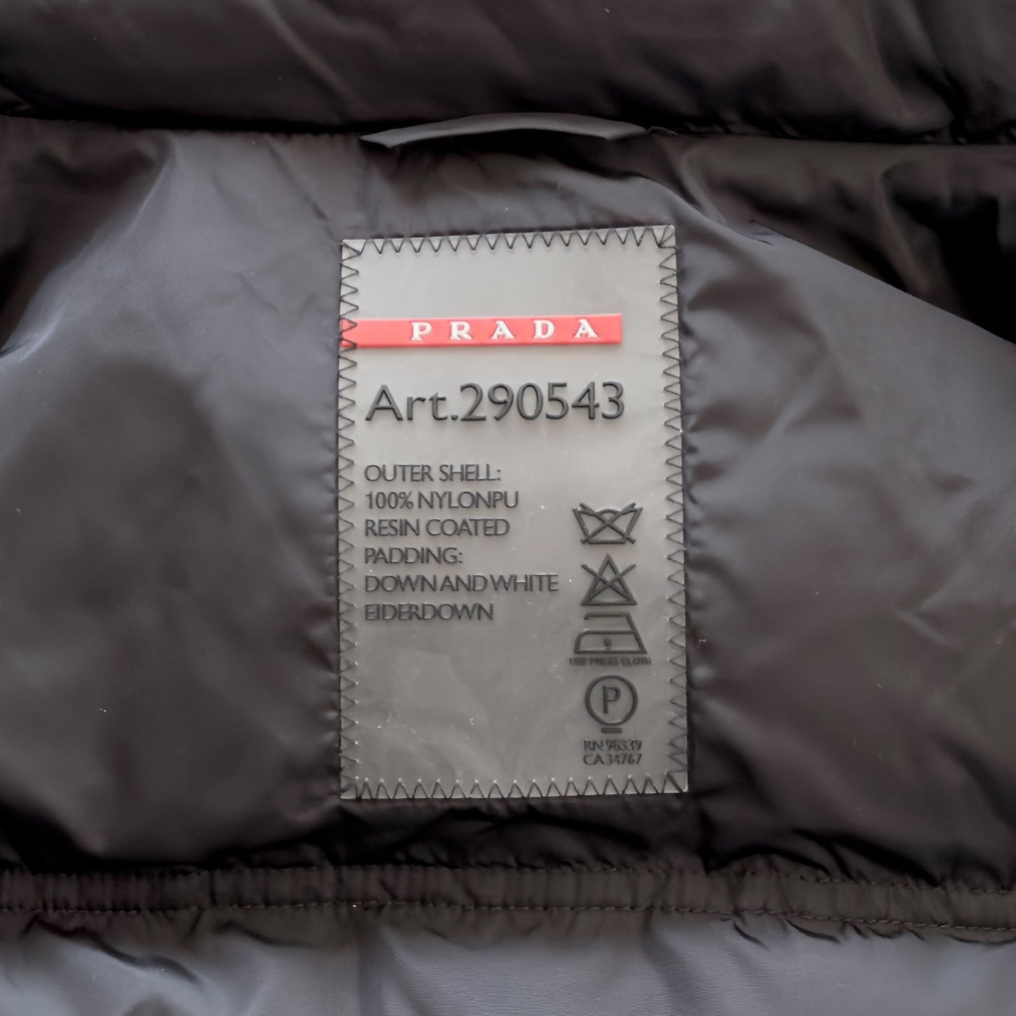 PRADA 三角標 羽絨外套